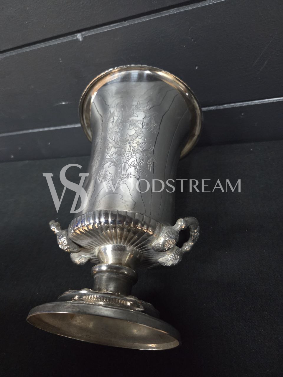 Ведро для охлаждения винных бутылок