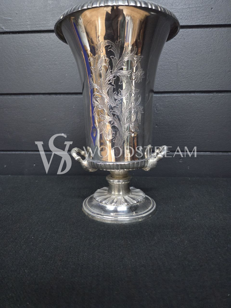 Ведро для охлаждения винных бутылок