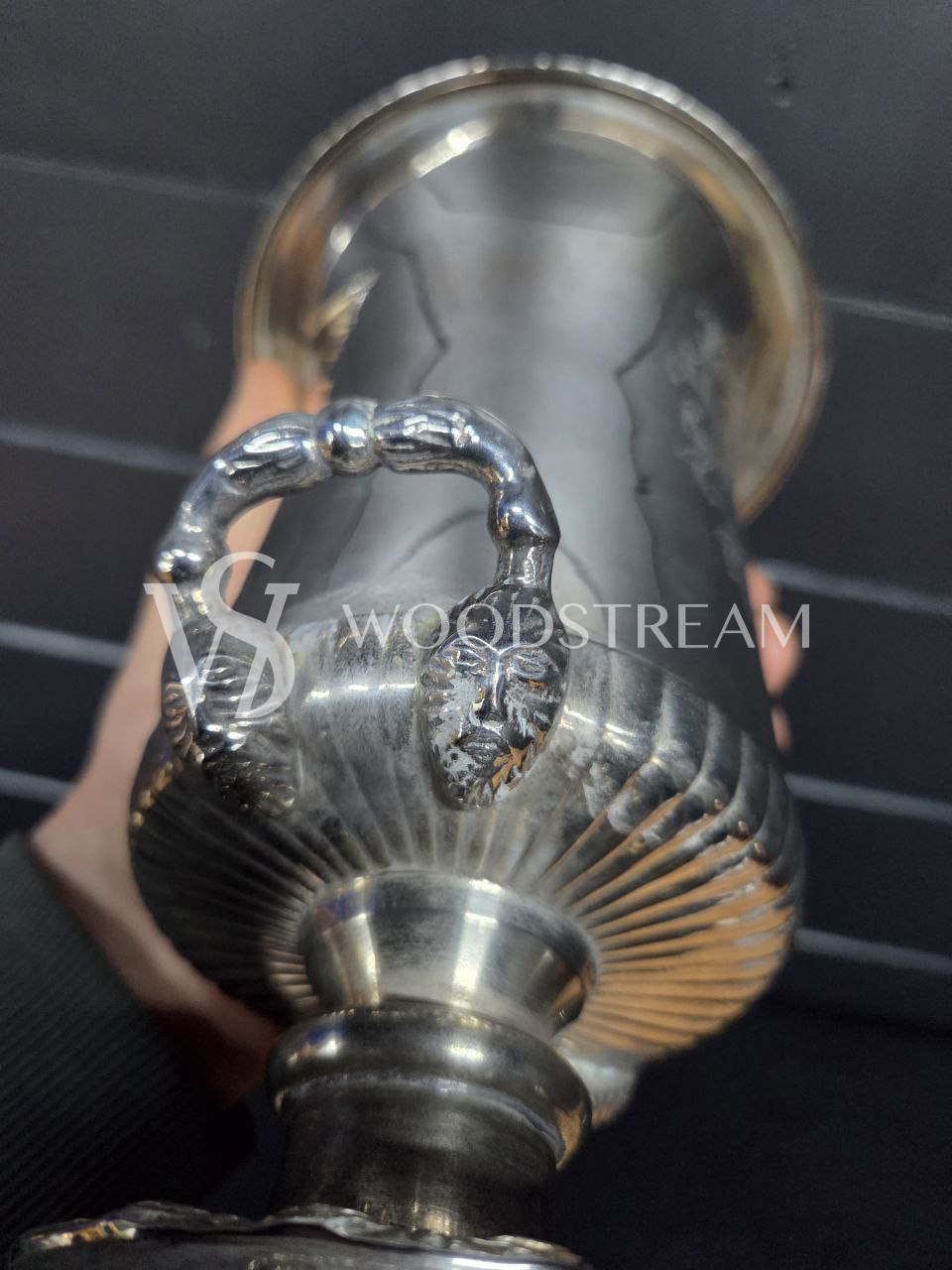 Ведро для охлаждения винных бутылок