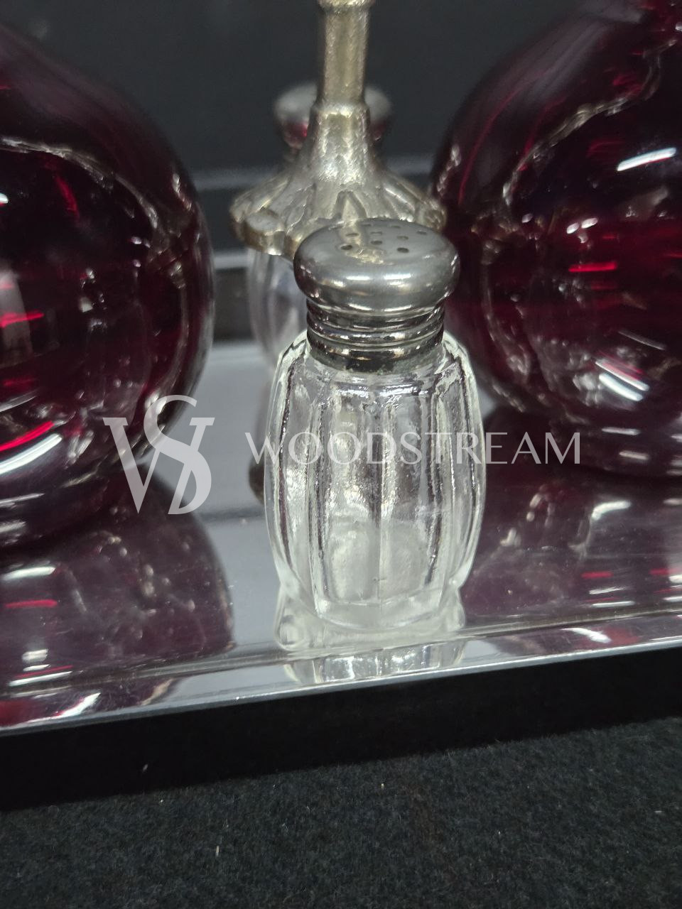 Набор для специй и соусов на подносе