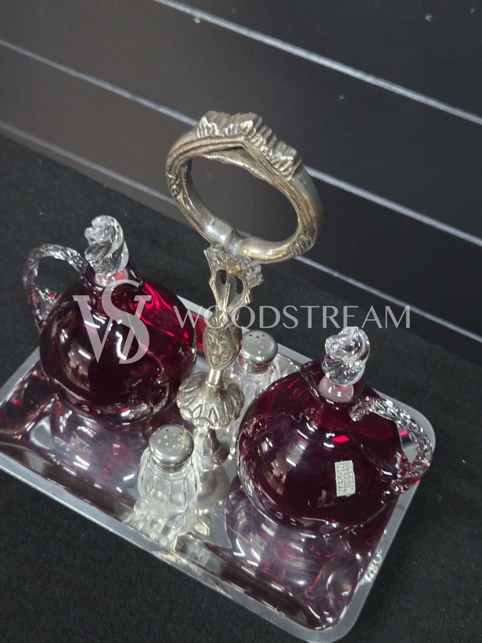 Набор для специй и соусов на подносе