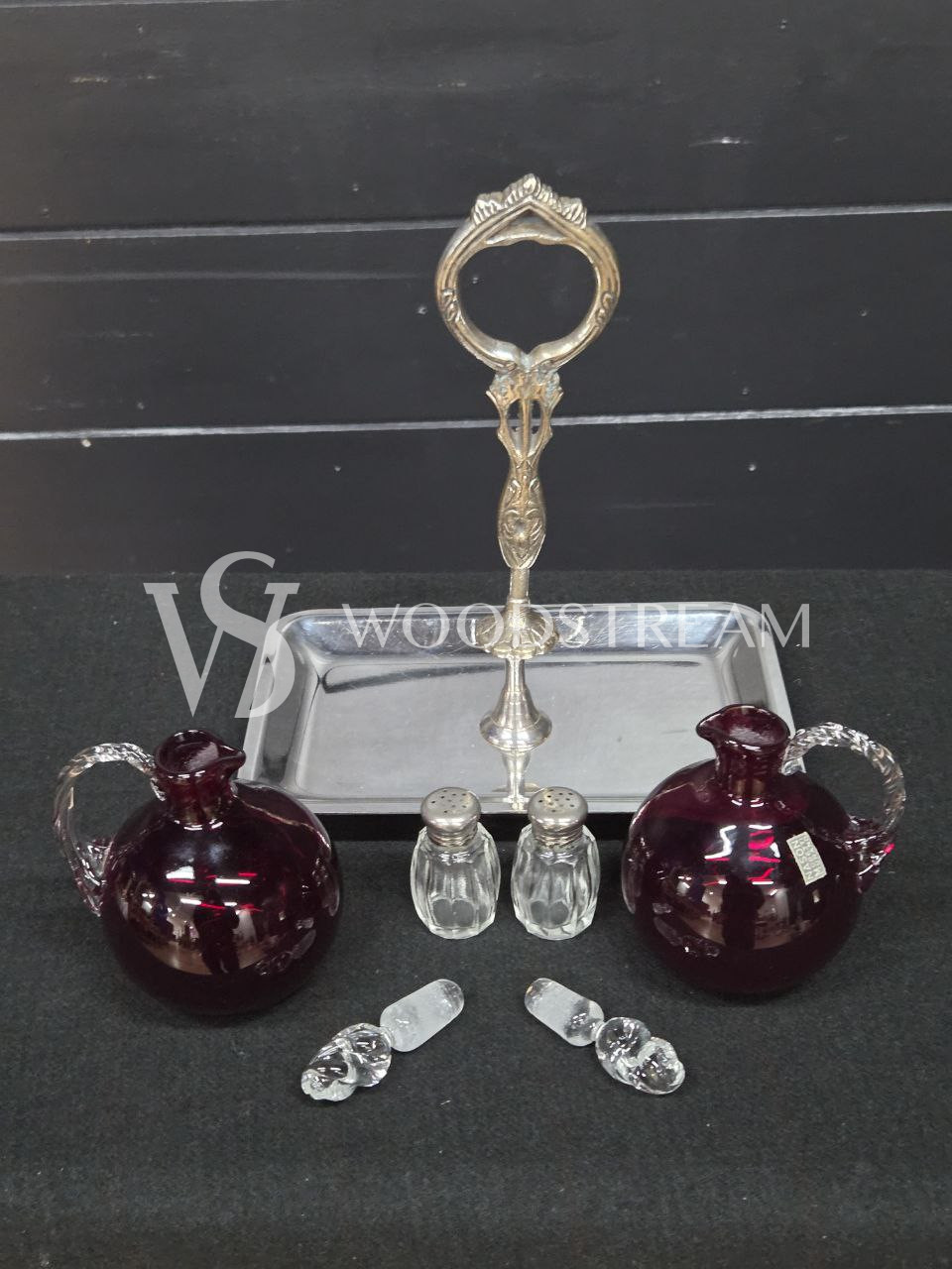 Набор для специй и соусов на подносе