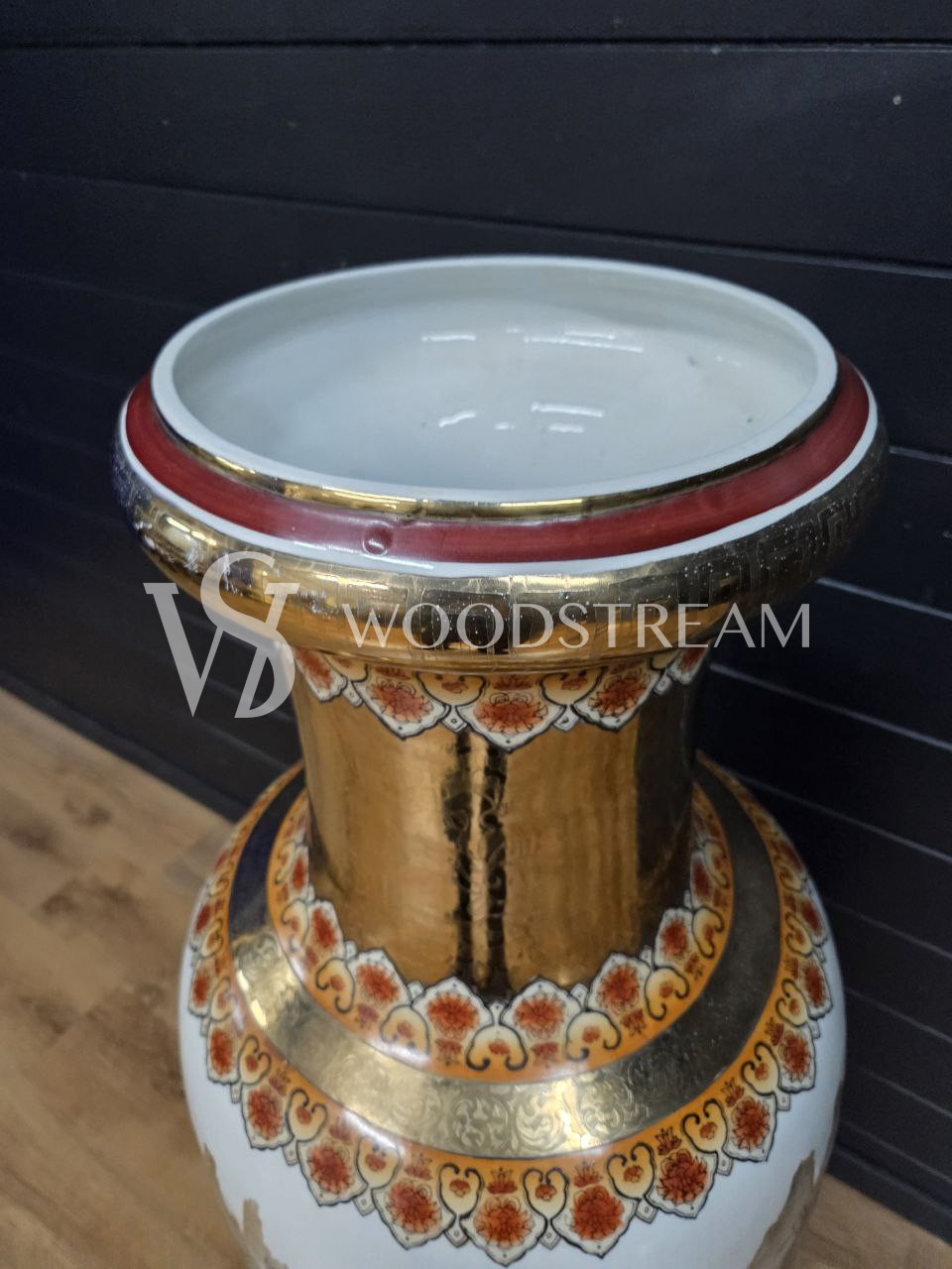 Ваза напольная в стиле шинуазри