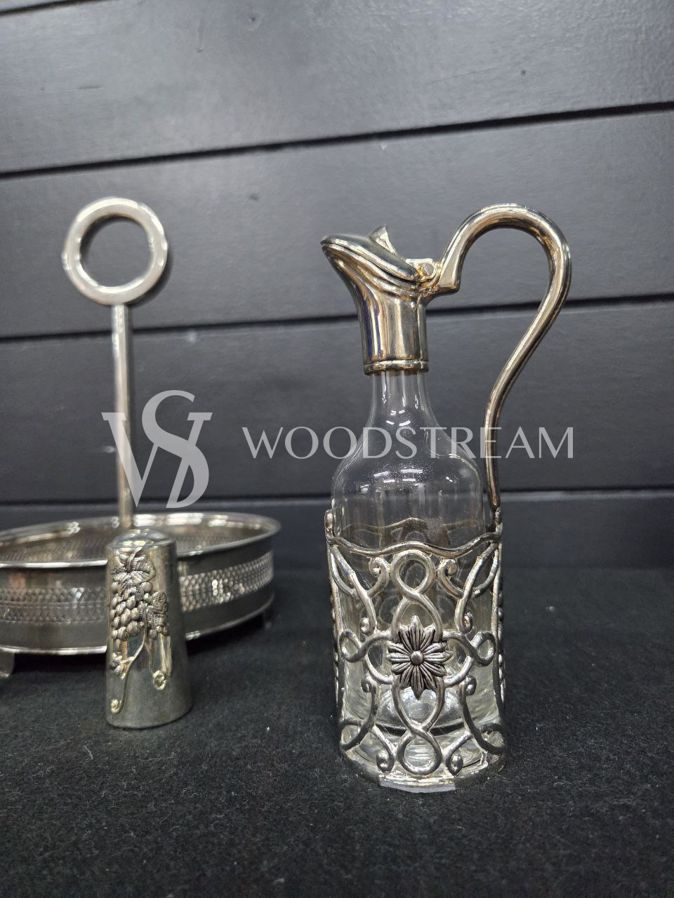 Набор для специй и соусов на подносе