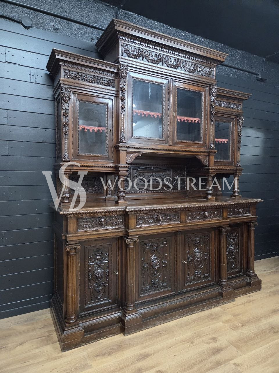 Буфет в стиле ренессанс