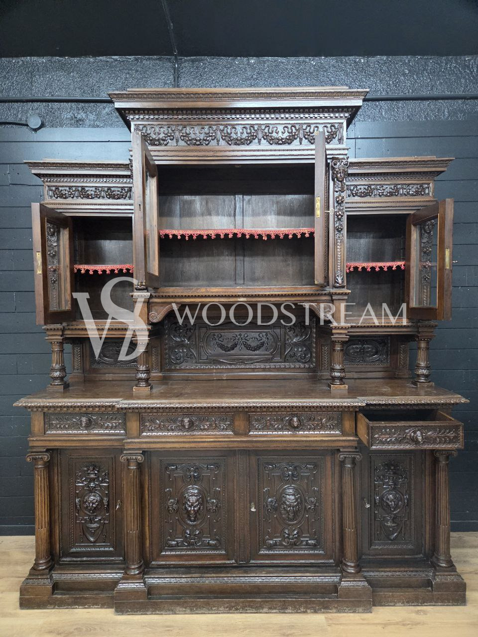 Буфет в стиле ренессанс