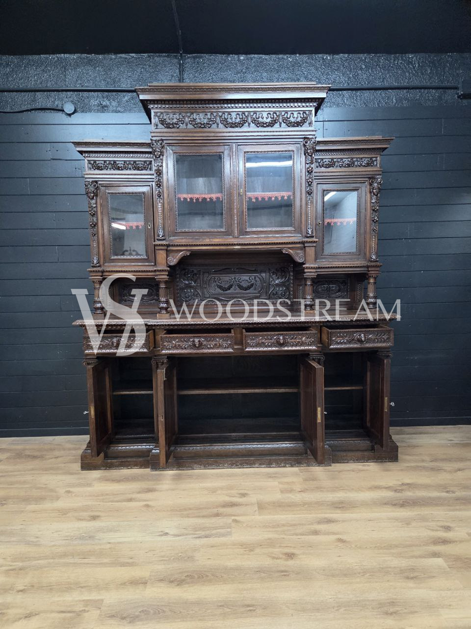 Буфет в стиле ренессанс