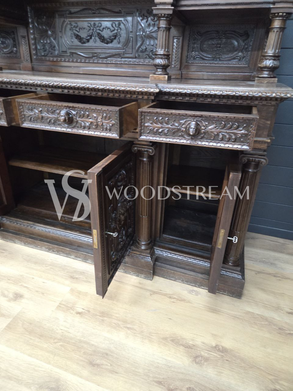 Буфет в стиле ренессанс