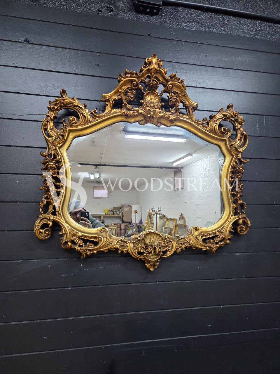 Зеркало настенное в стиле барокко от фабрики Silik