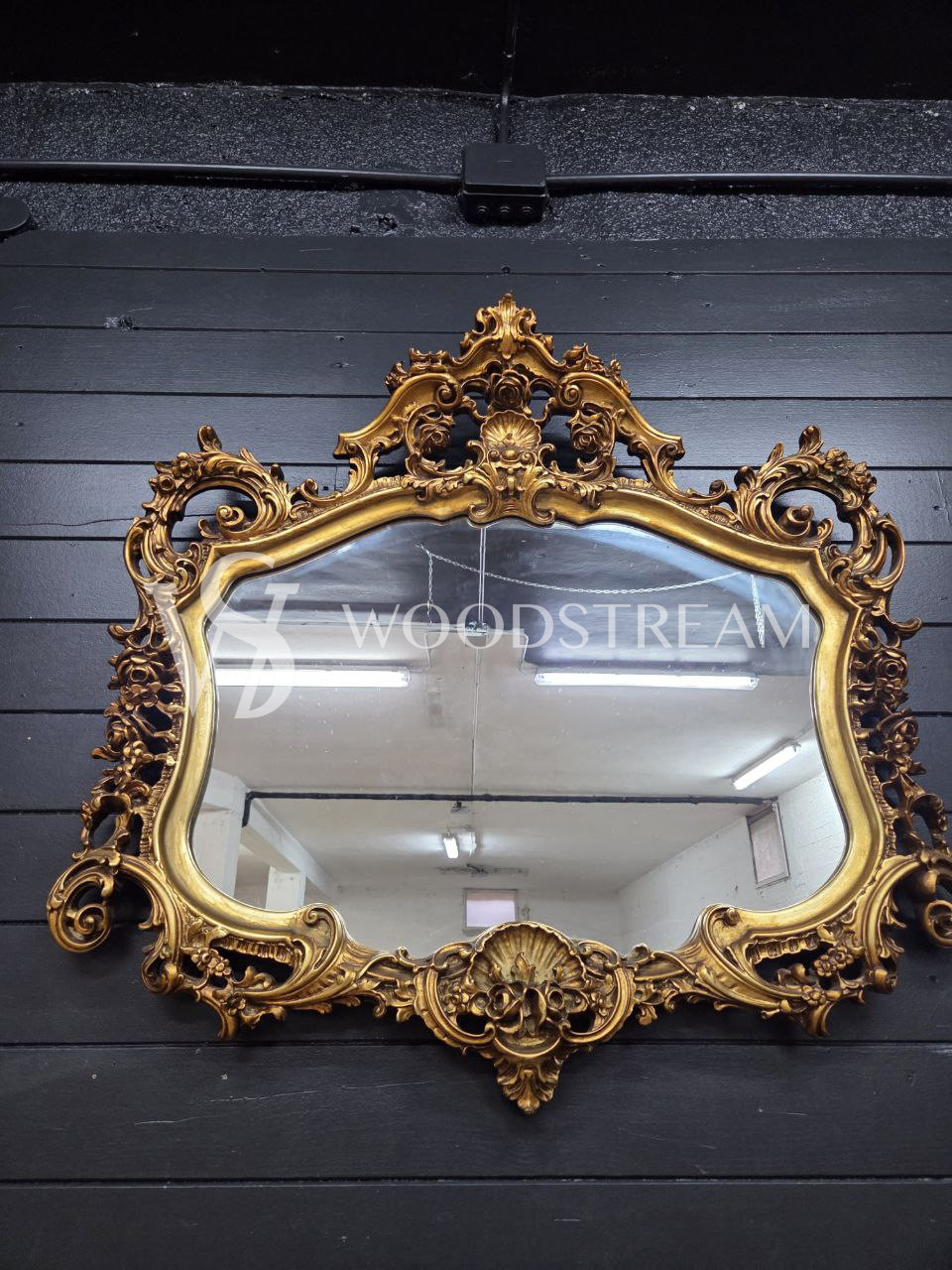 Зеркало настенное в стиле барокко от фабрики Silik