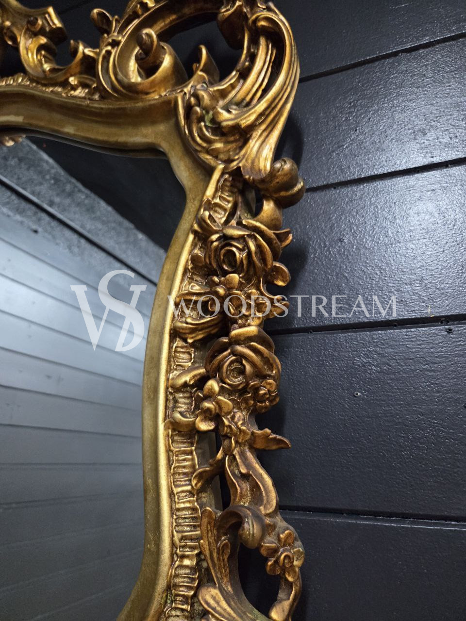 Зеркало настенное в стиле барокко от фабрики Silik