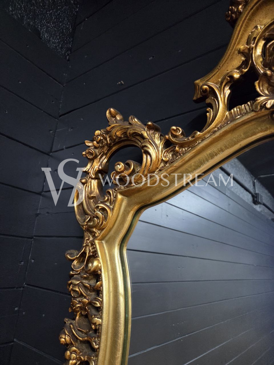 Зеркало настенное в стиле барокко от фабрики Silik