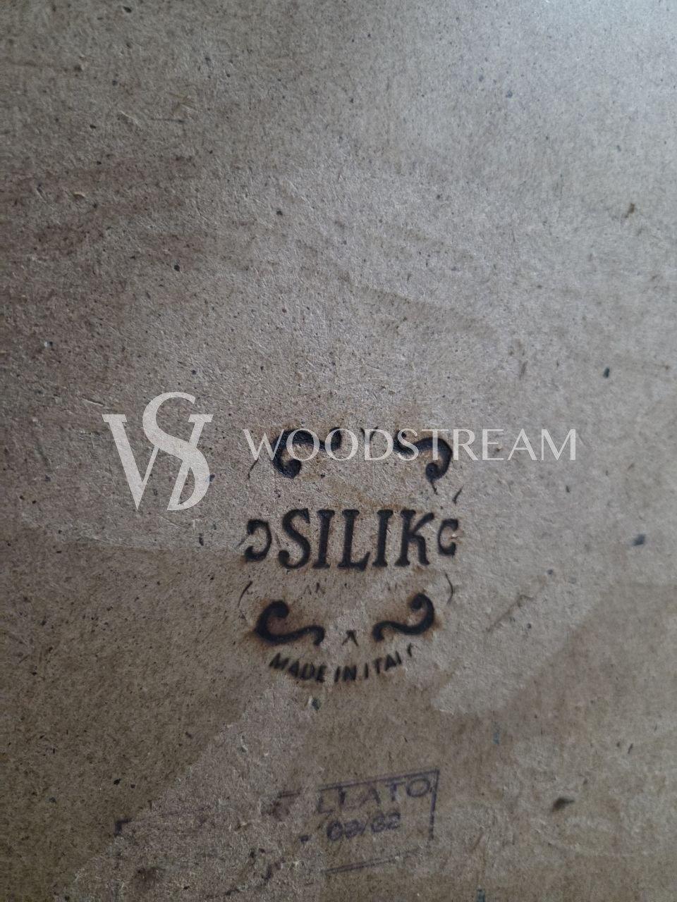 Зеркало настенное в стиле барокко от фабрики Silik