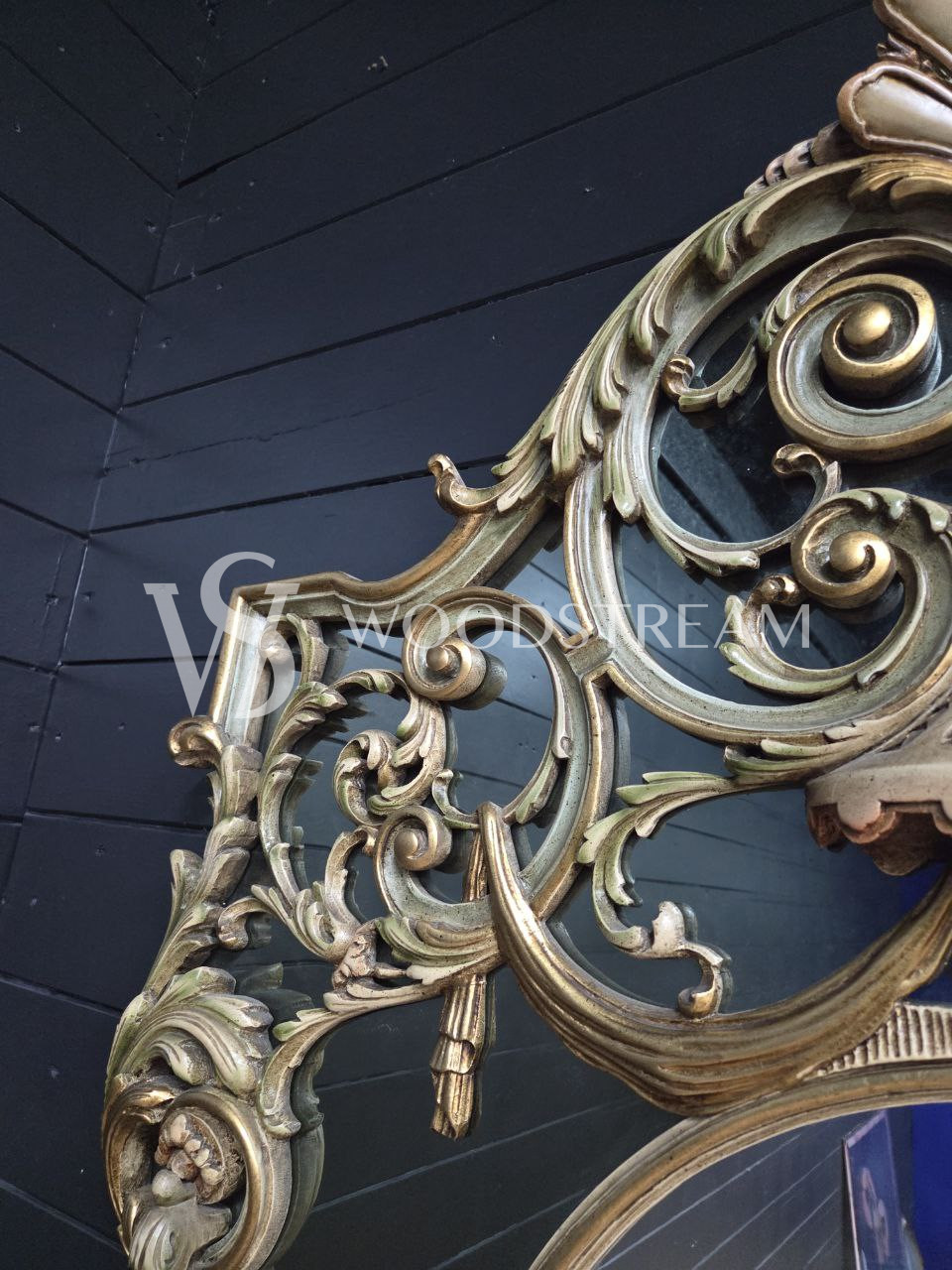 Зеркало настенное в стиле Людовика XV