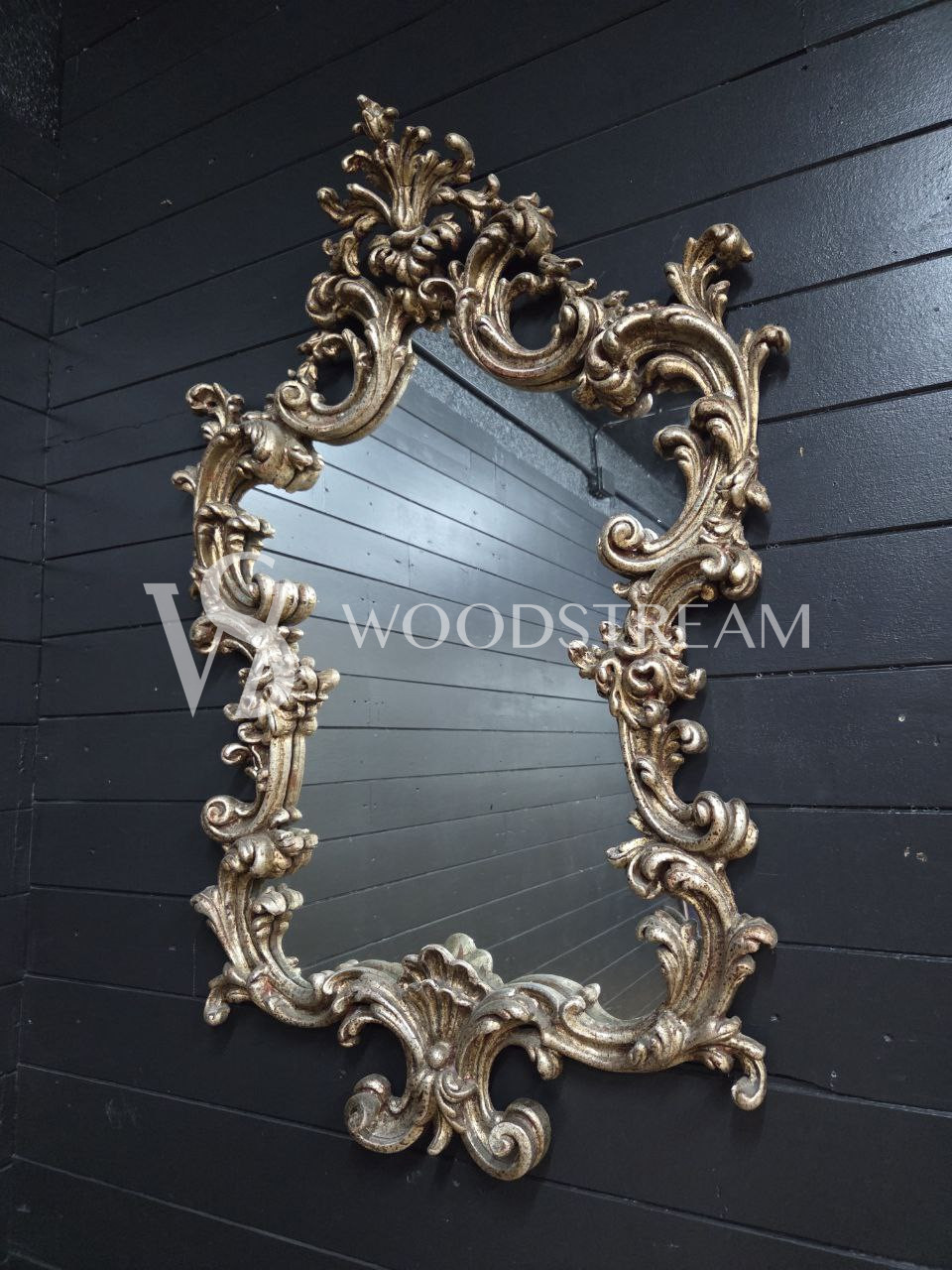 Зеркало настенное в стиле барокко