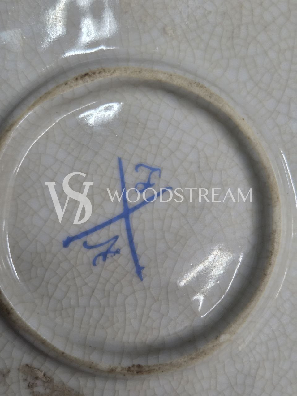 Ваза тюльпье с путти на подставке