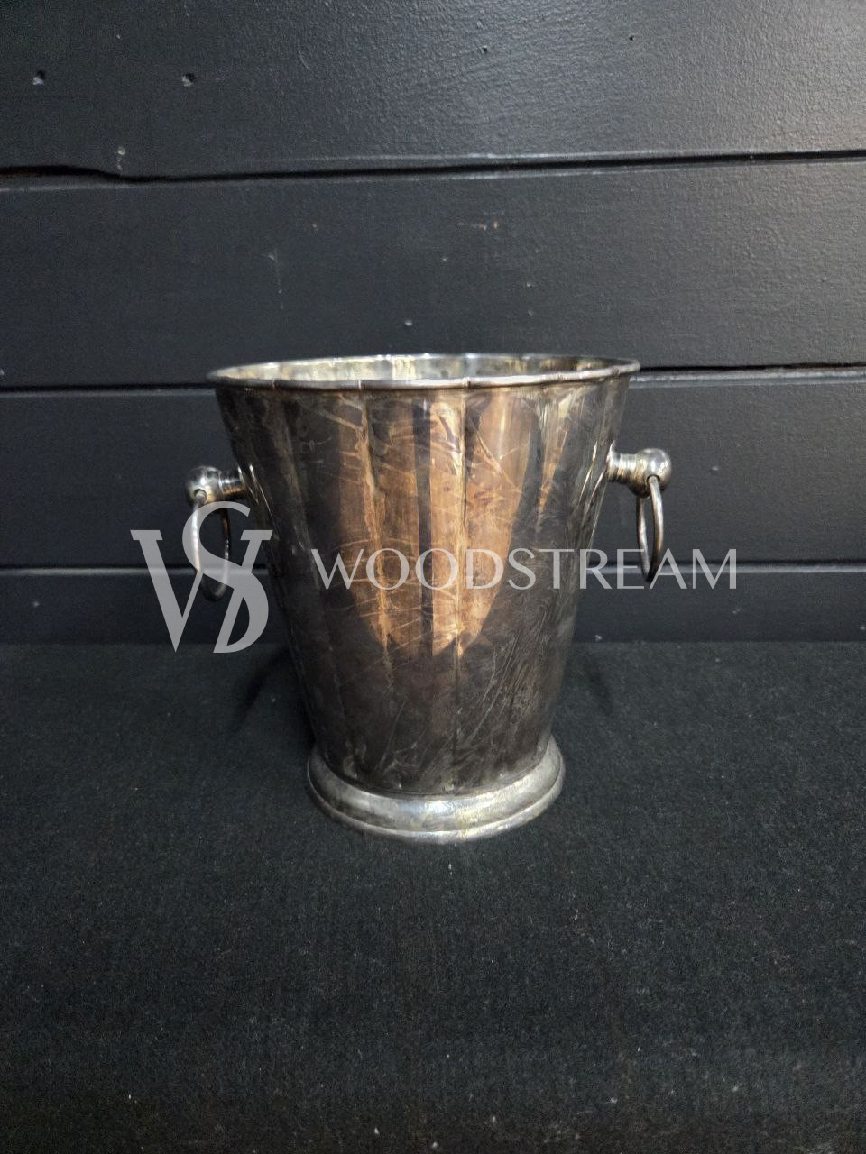 Ведро для охлаждения винных бутылок