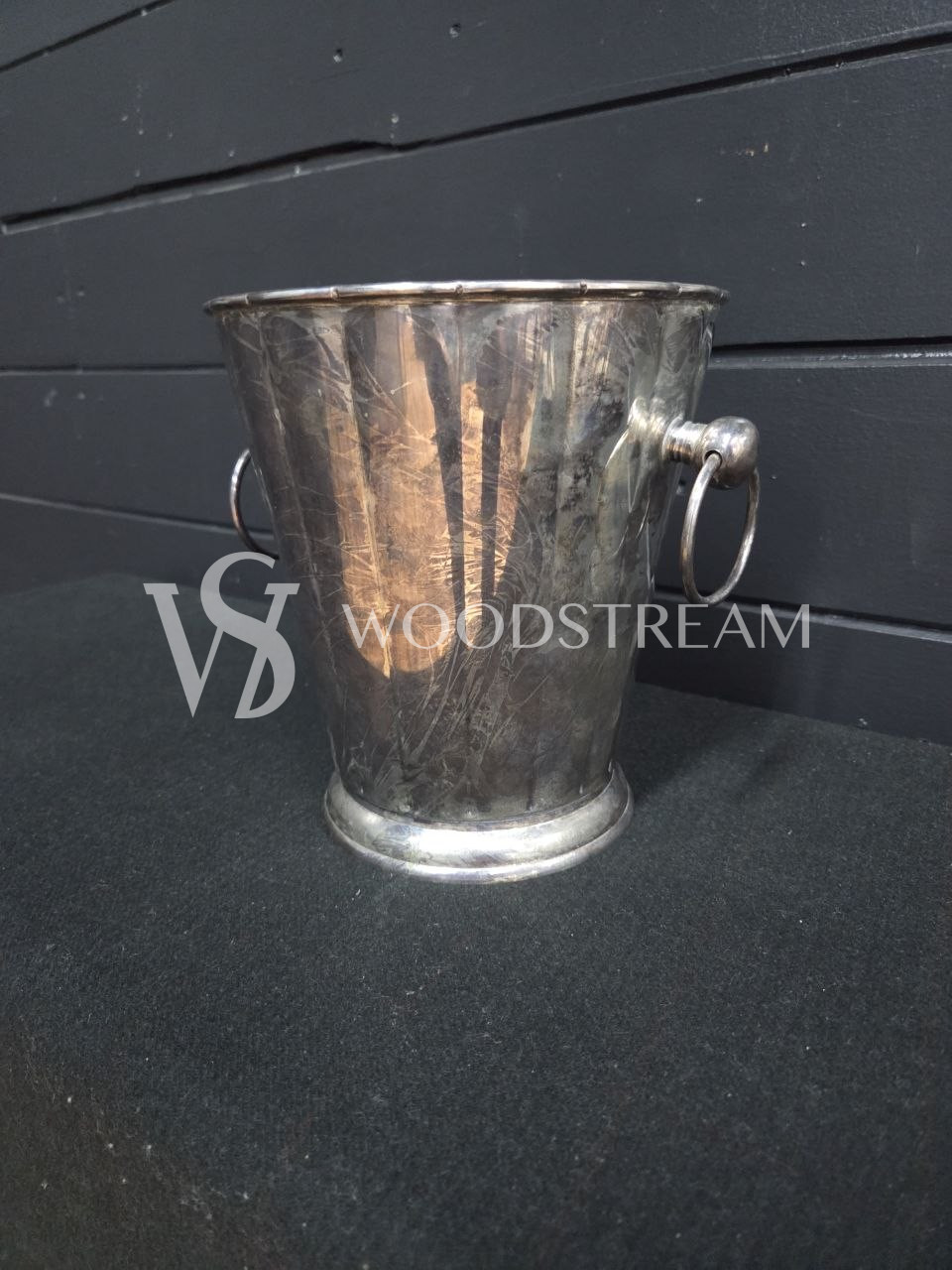 Ведро для охлаждения винных бутылок