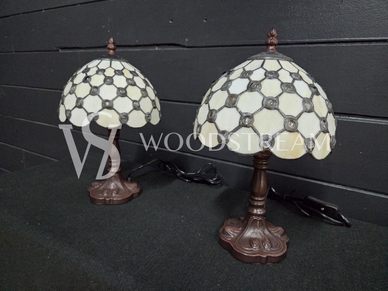 Лампа настольная в стиле Тиффани 2 штуки