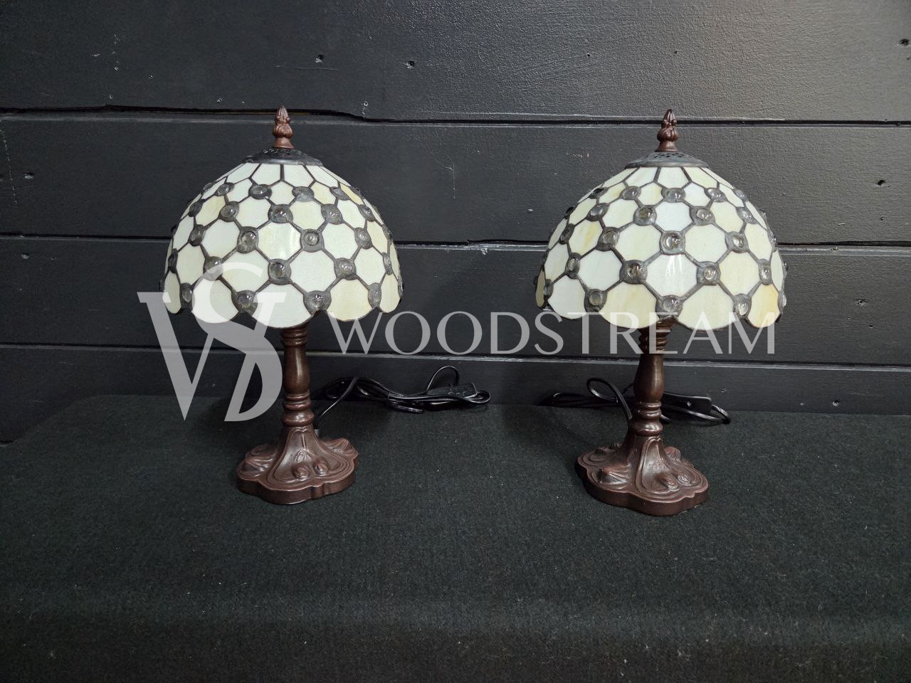 Лампа настольная в стиле Тиффани 2 штуки