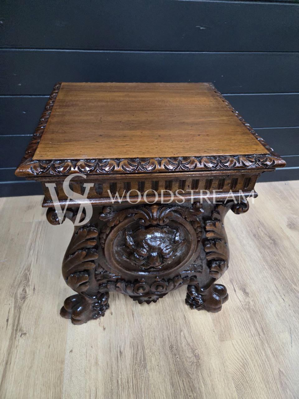 Стол/Подставка/Табурет в стиле неоренессанс 2 штуки