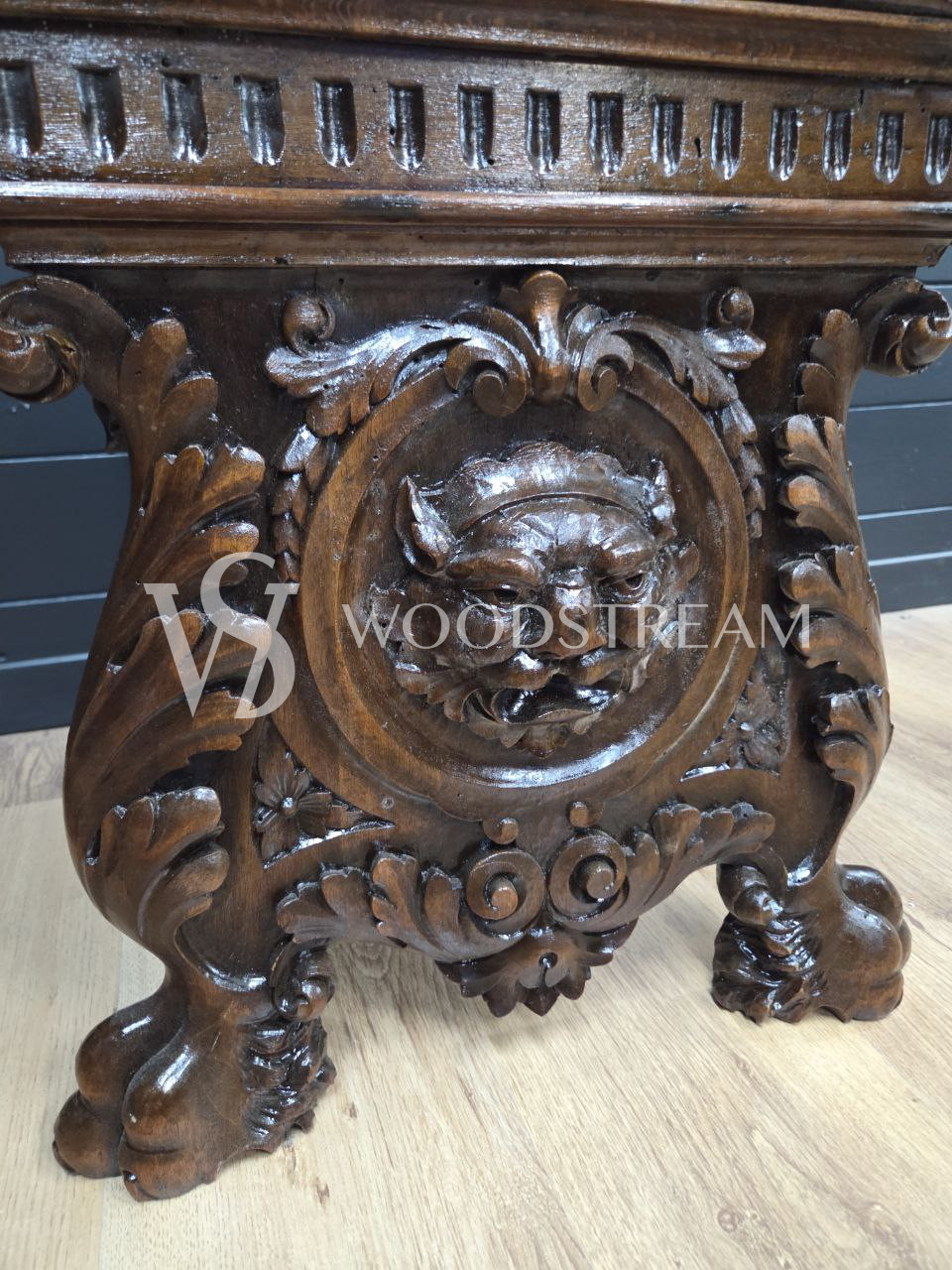 Стол/Подставка/Табурет в стиле неоренессанс 2 штуки