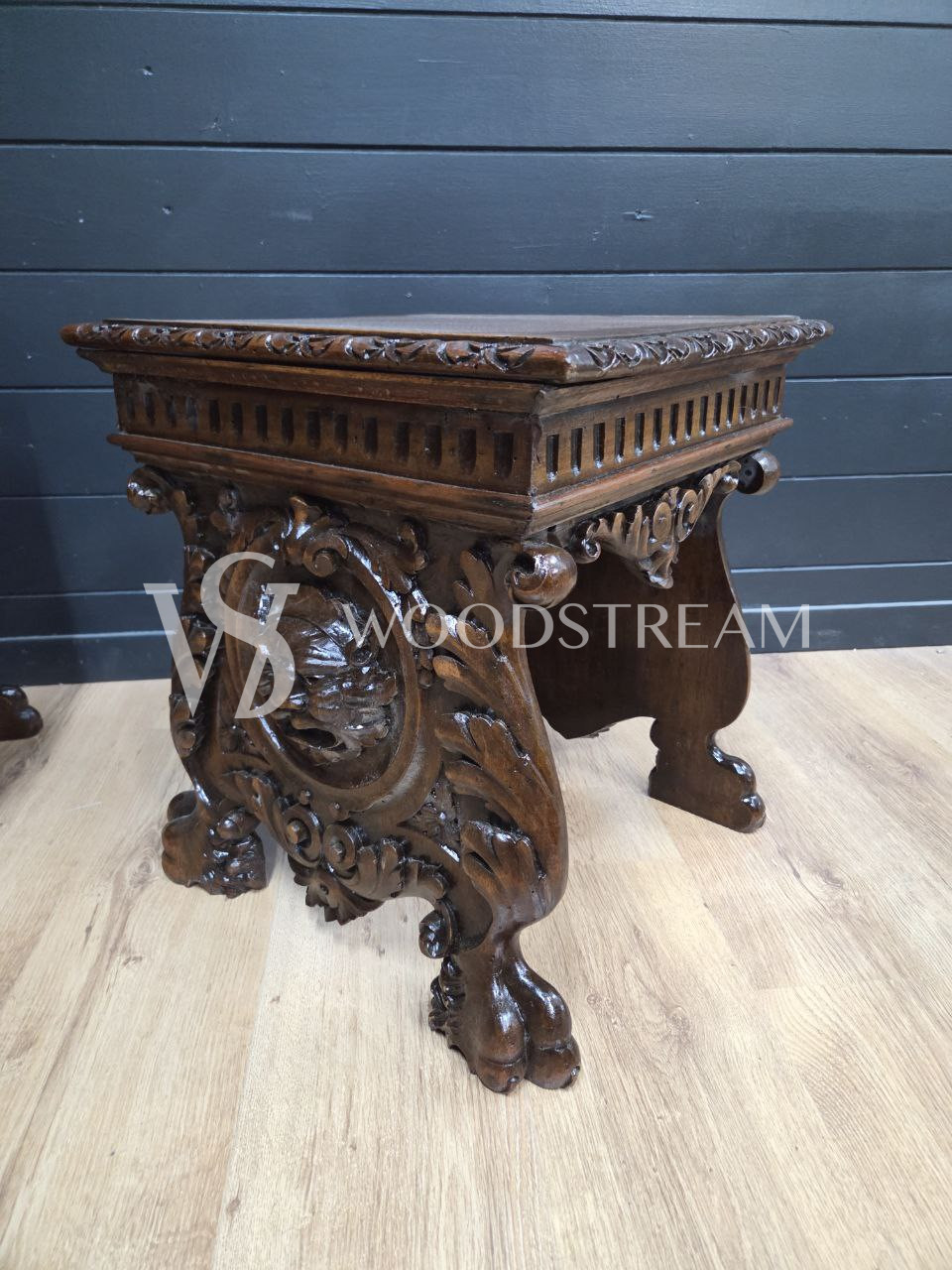 Стол/Подставка/Табурет в стиле неоренессанс 2 штуки