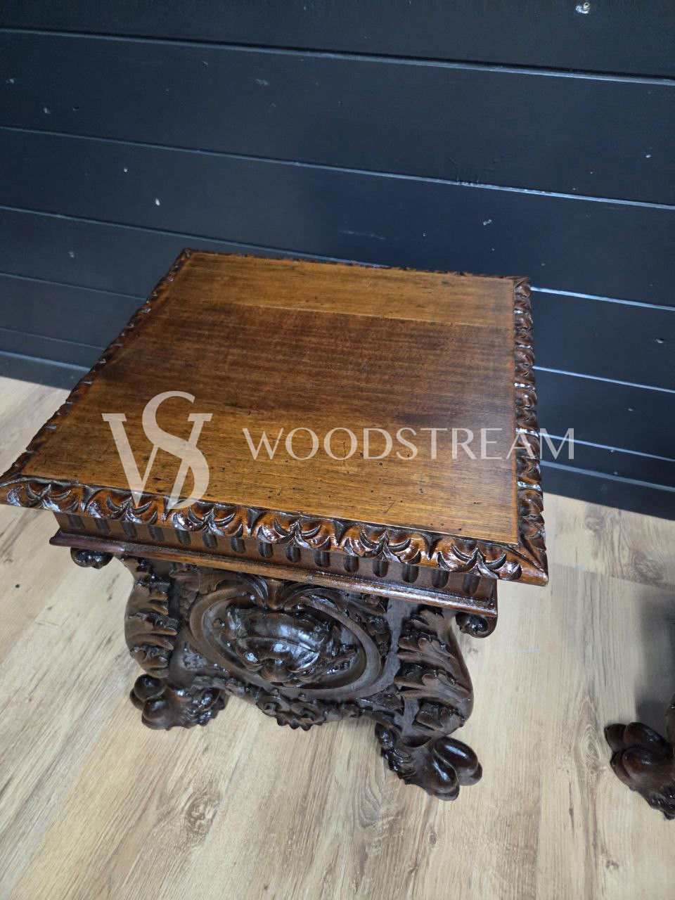 Стол/Подставка/Табурет в стиле неоренессанс 2 штуки