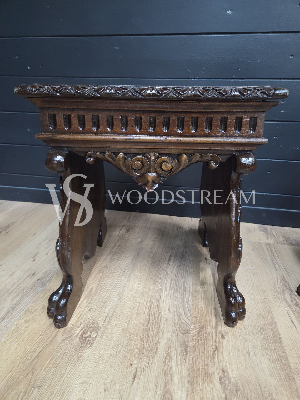 Стол/Подставка/Табурет в стиле неоренессанс 2 штуки