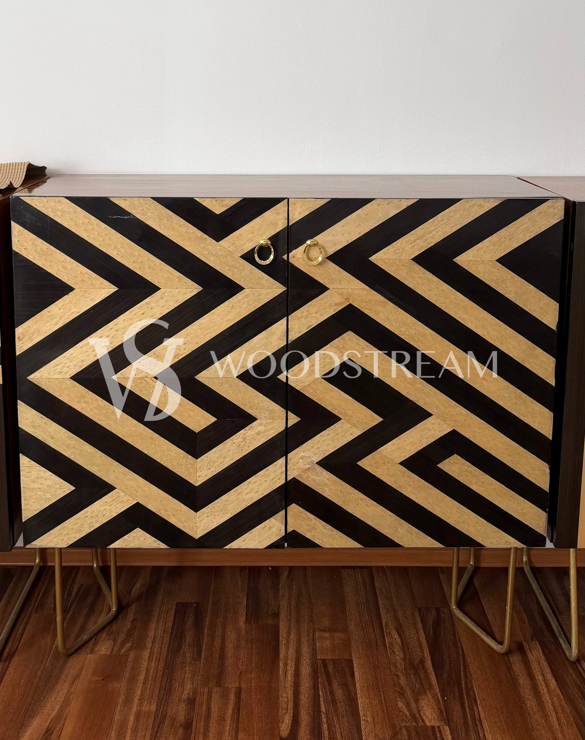 Тумба с геометрическим рисунком