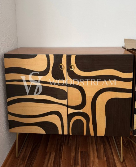 Шкаф с геометрическим рисунком