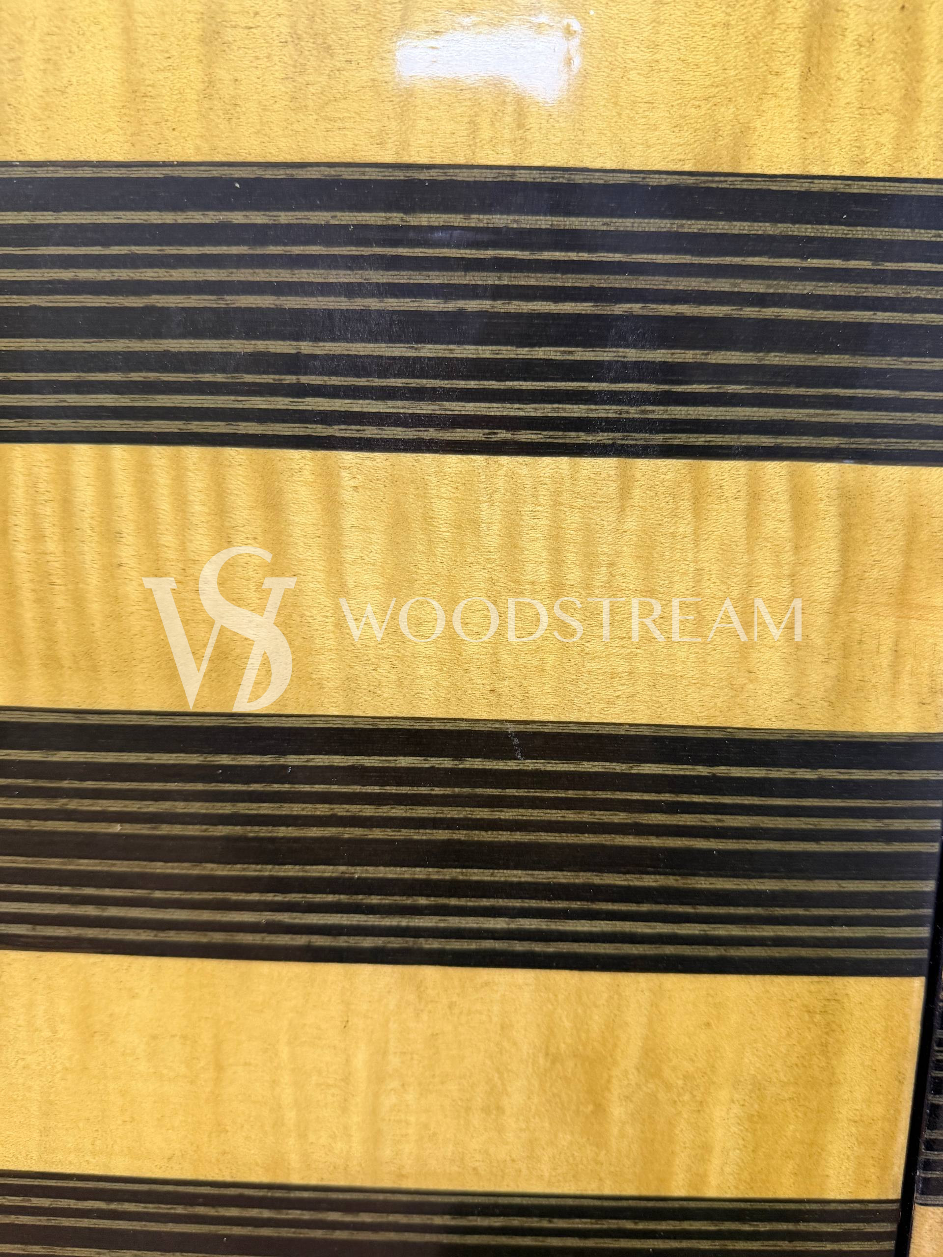 Шкаф/Бар с геометрическим рисунком