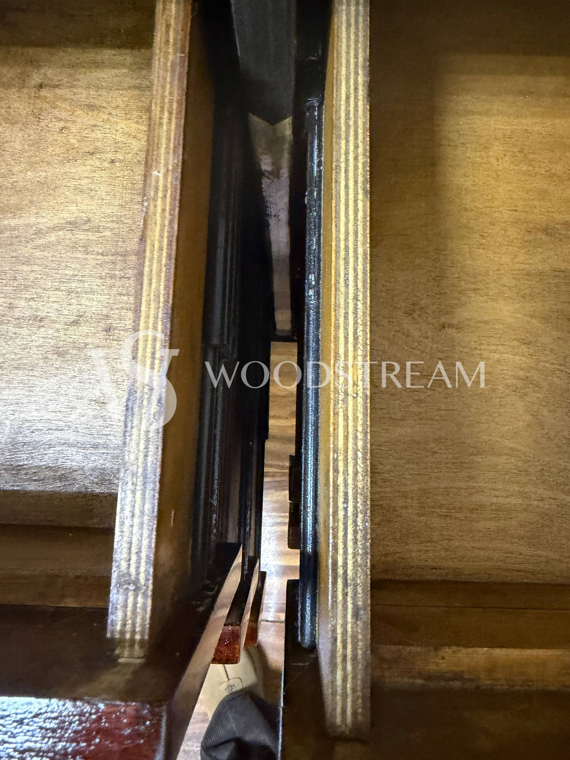 Тумба с геометрическим рисунком