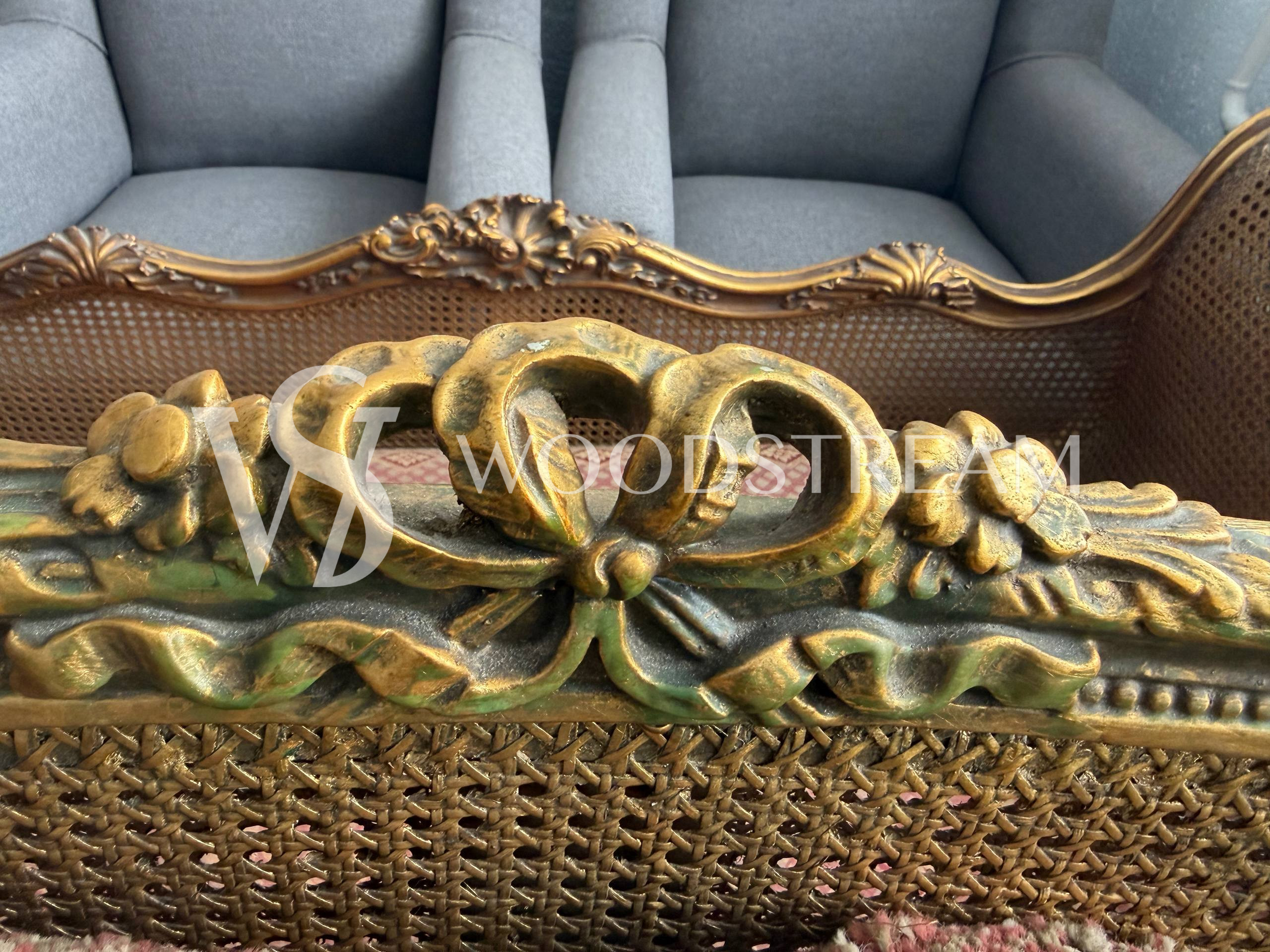 Комплект мягкой мебели для гостиной в стиле Людовика XVI