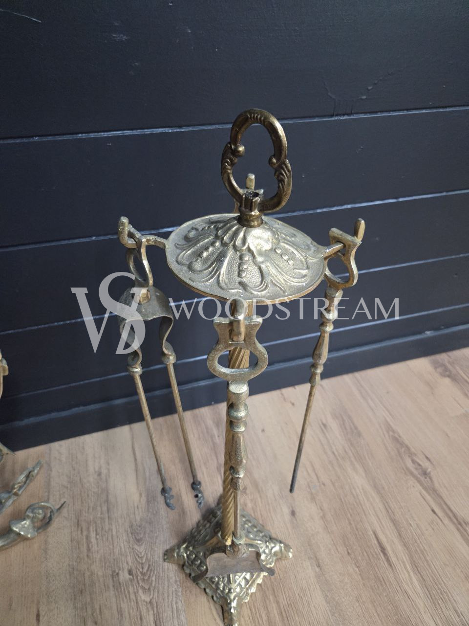 Комплект: Экран каминный и Комплект каминных инструментов на подставке