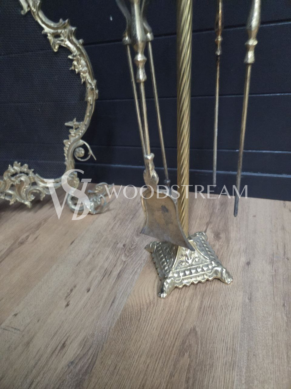 Комплект: Экран каминный и Комплект каминных инструментов на подставке