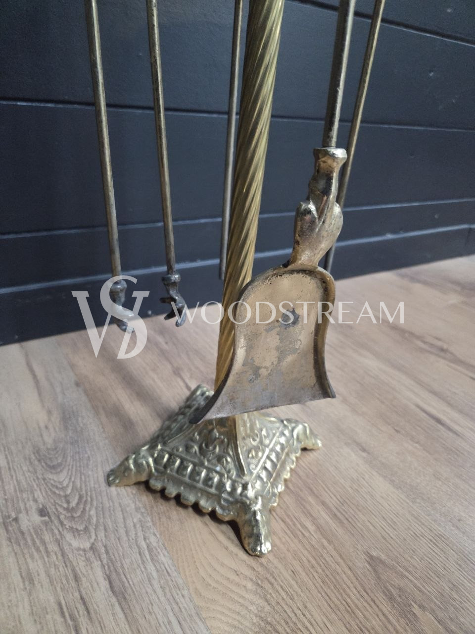 Комплект: Экран каминный и Комплект каминных инструментов на подставке