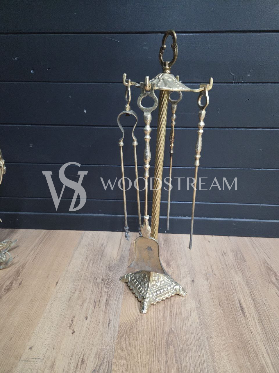 Комплект: Экран каминный и Комплект каминных инструментов на подставке