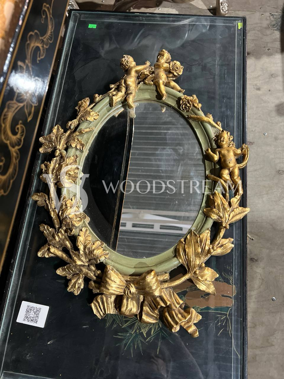 Зеркало настенное в стиле венецианского барокко с путти