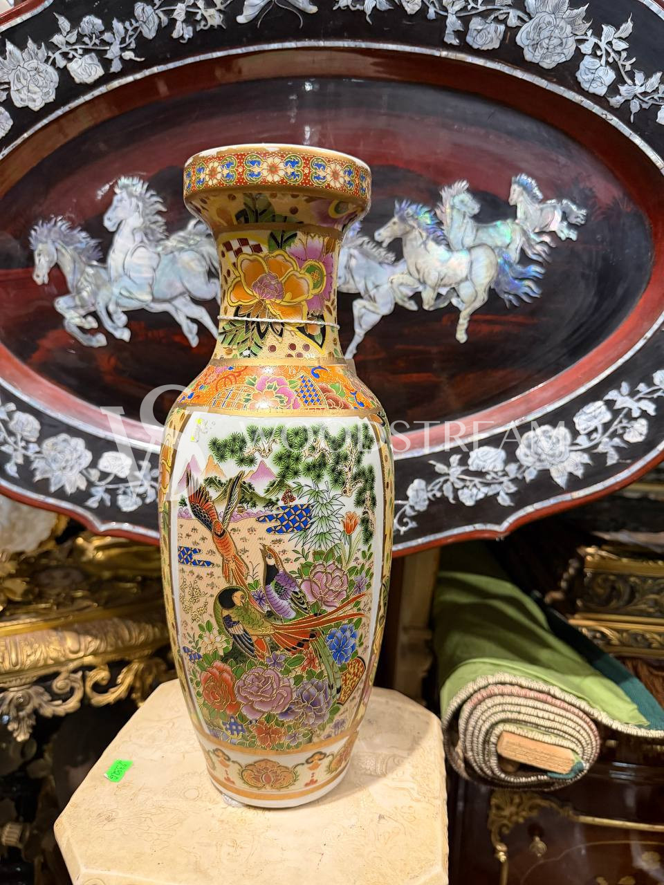 Ваза в стиле шинуазри