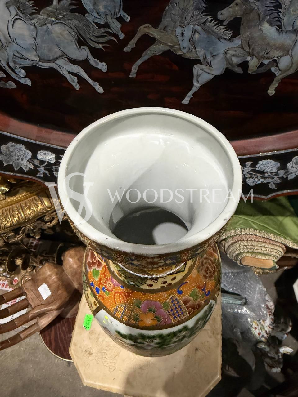 Ваза в стиле шинуазри