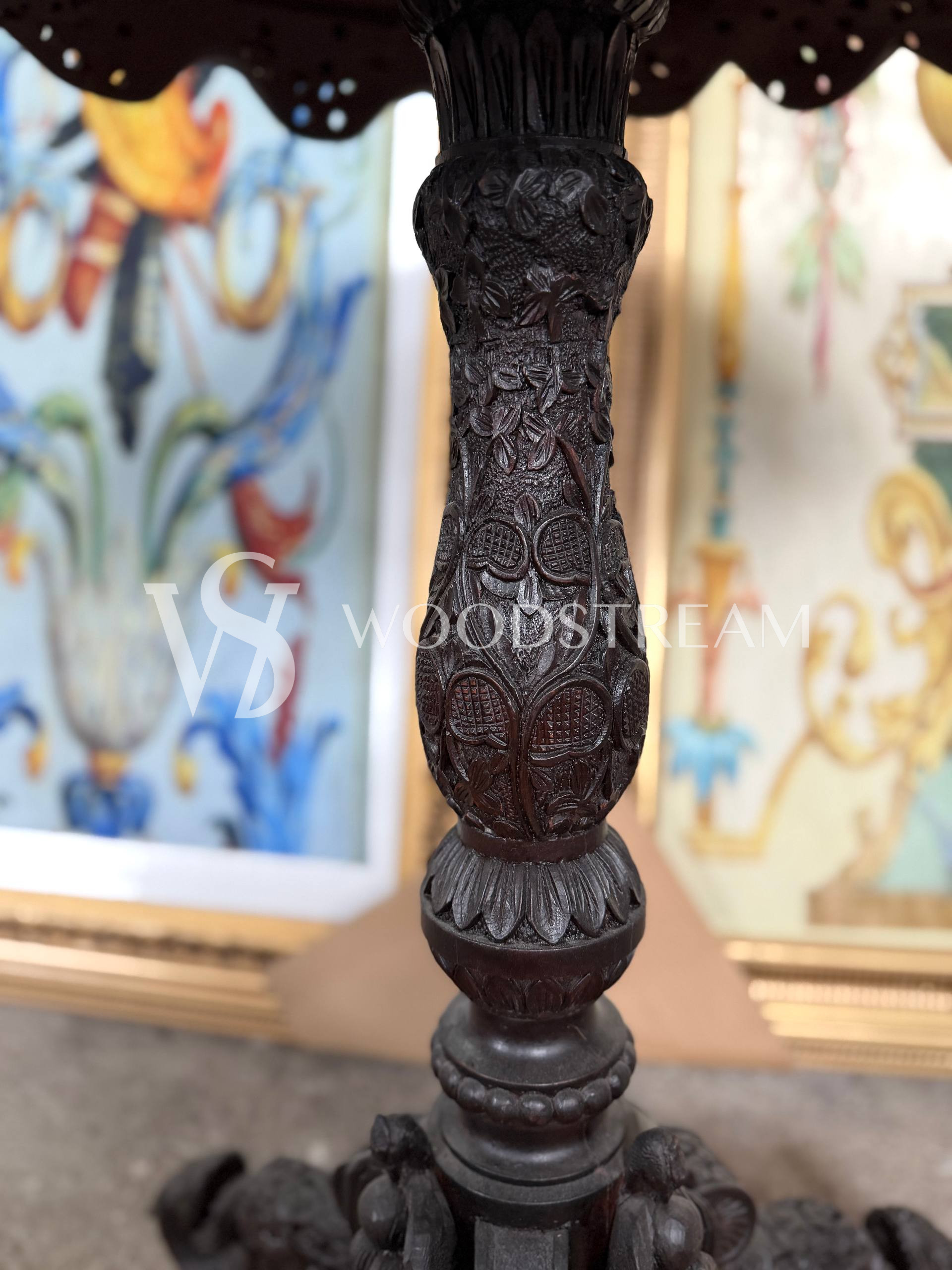 Стол в англо-индийском стиле