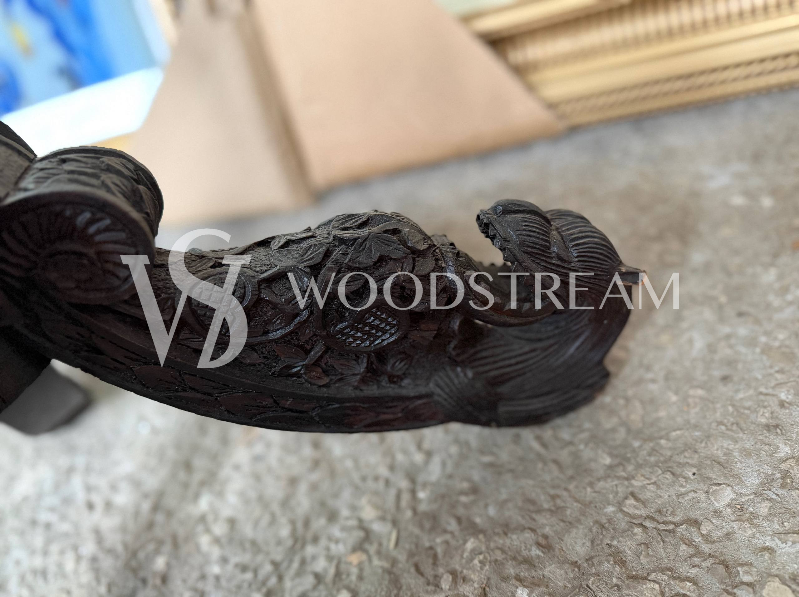 Стол в англо-индийском стиле