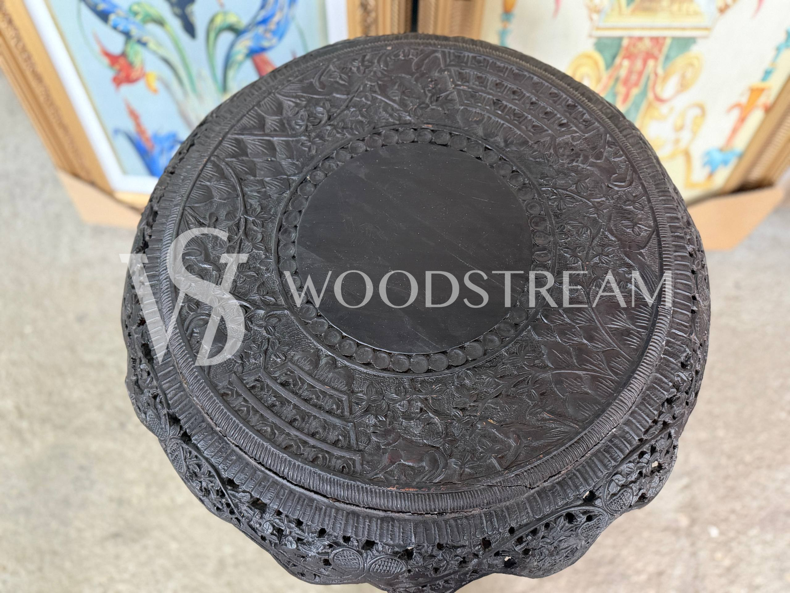 Стол в англо-индийском стиле