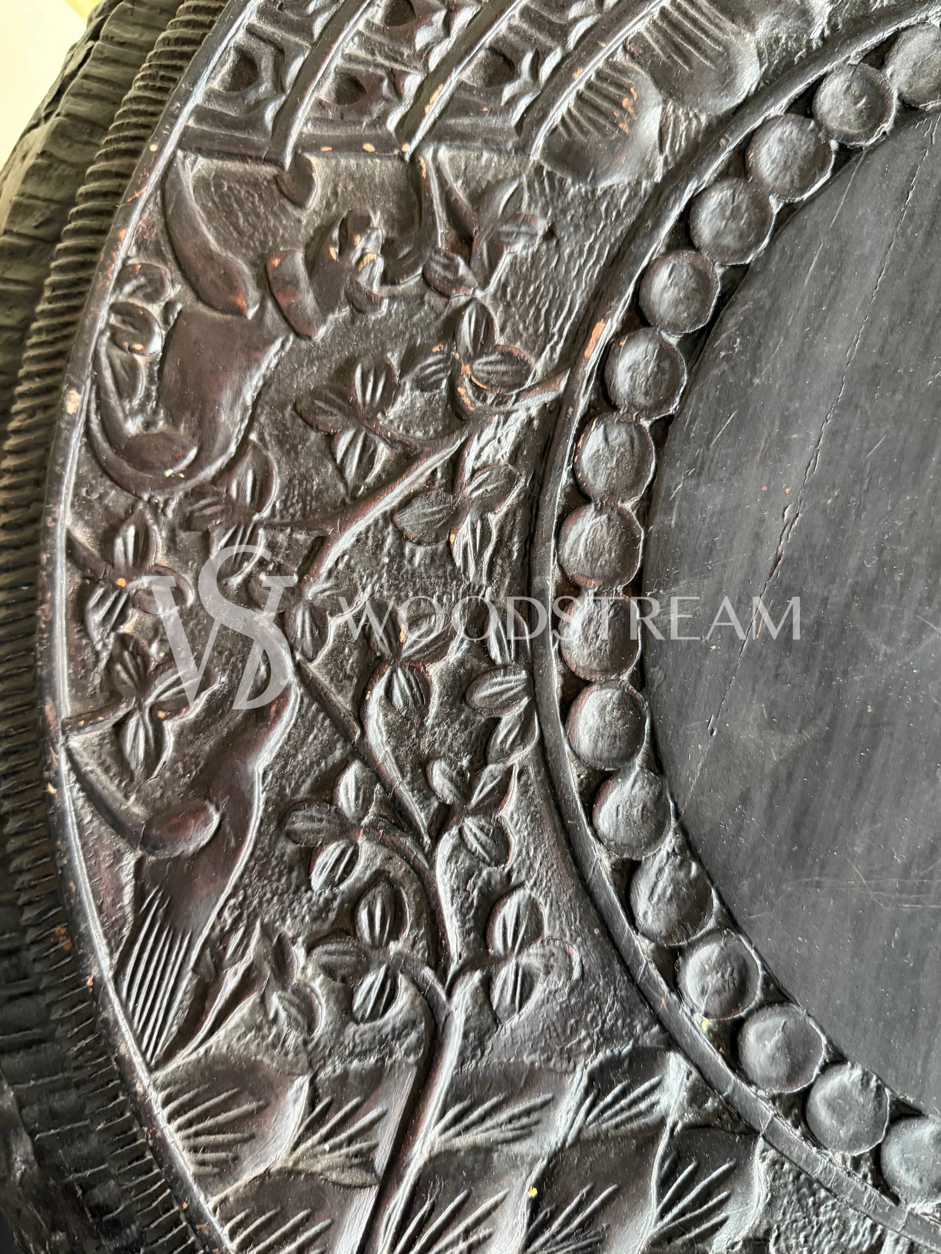 Стол в англо-индийском стиле