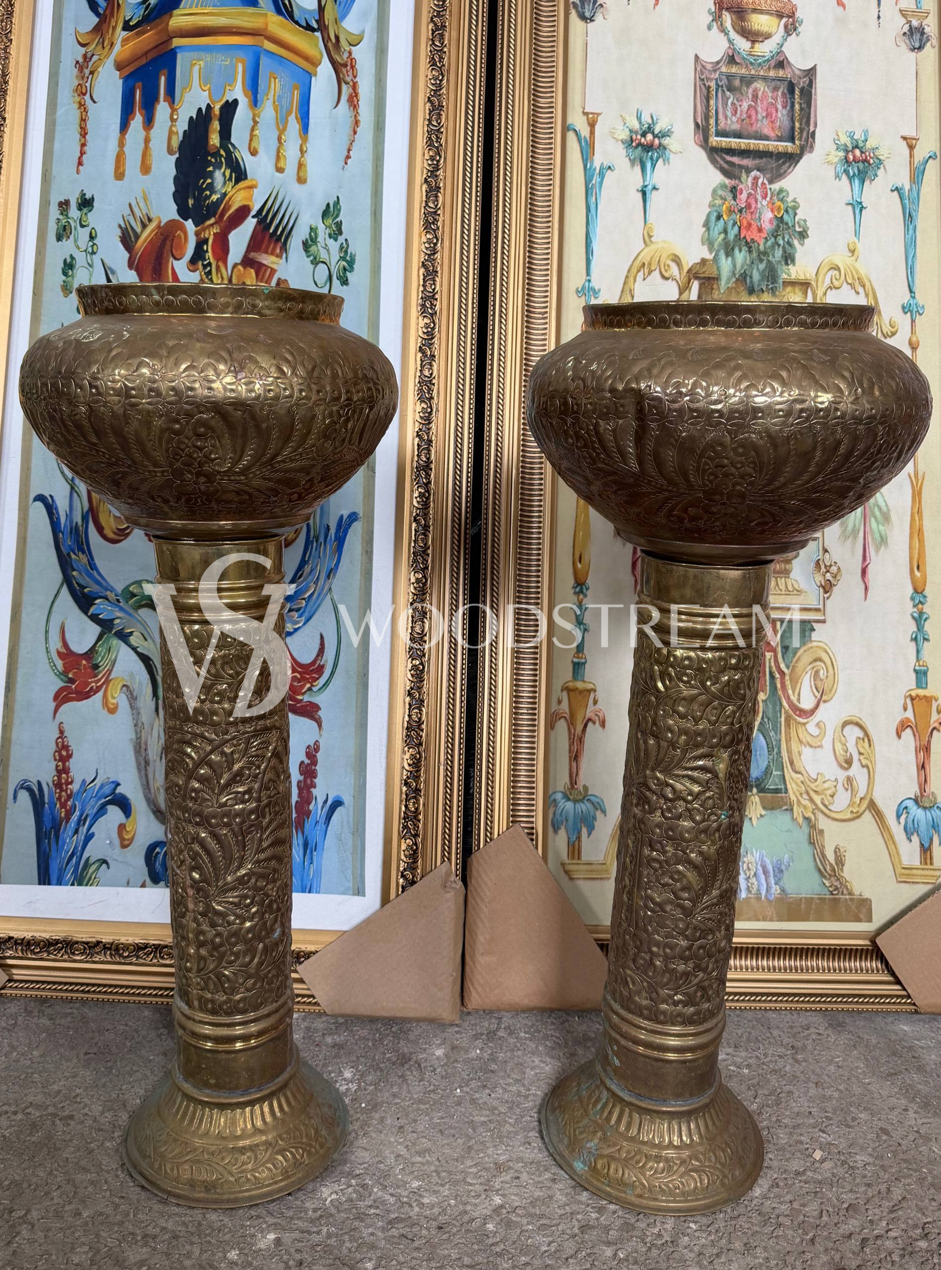 Вазон/Кашпо на подставке/постаменте 2 штуки