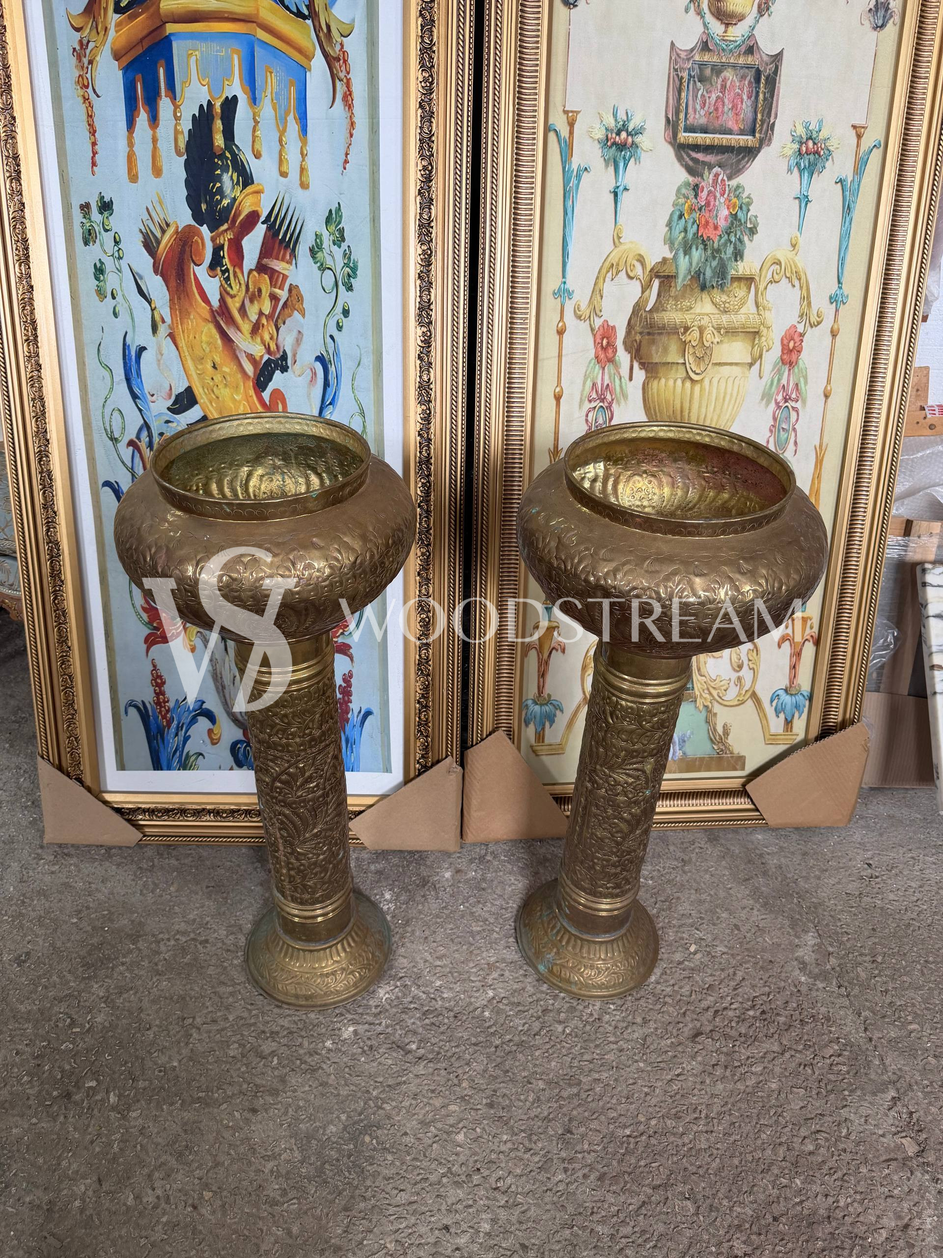 Вазон/Кашпо на подставке/постаменте 2 штуки