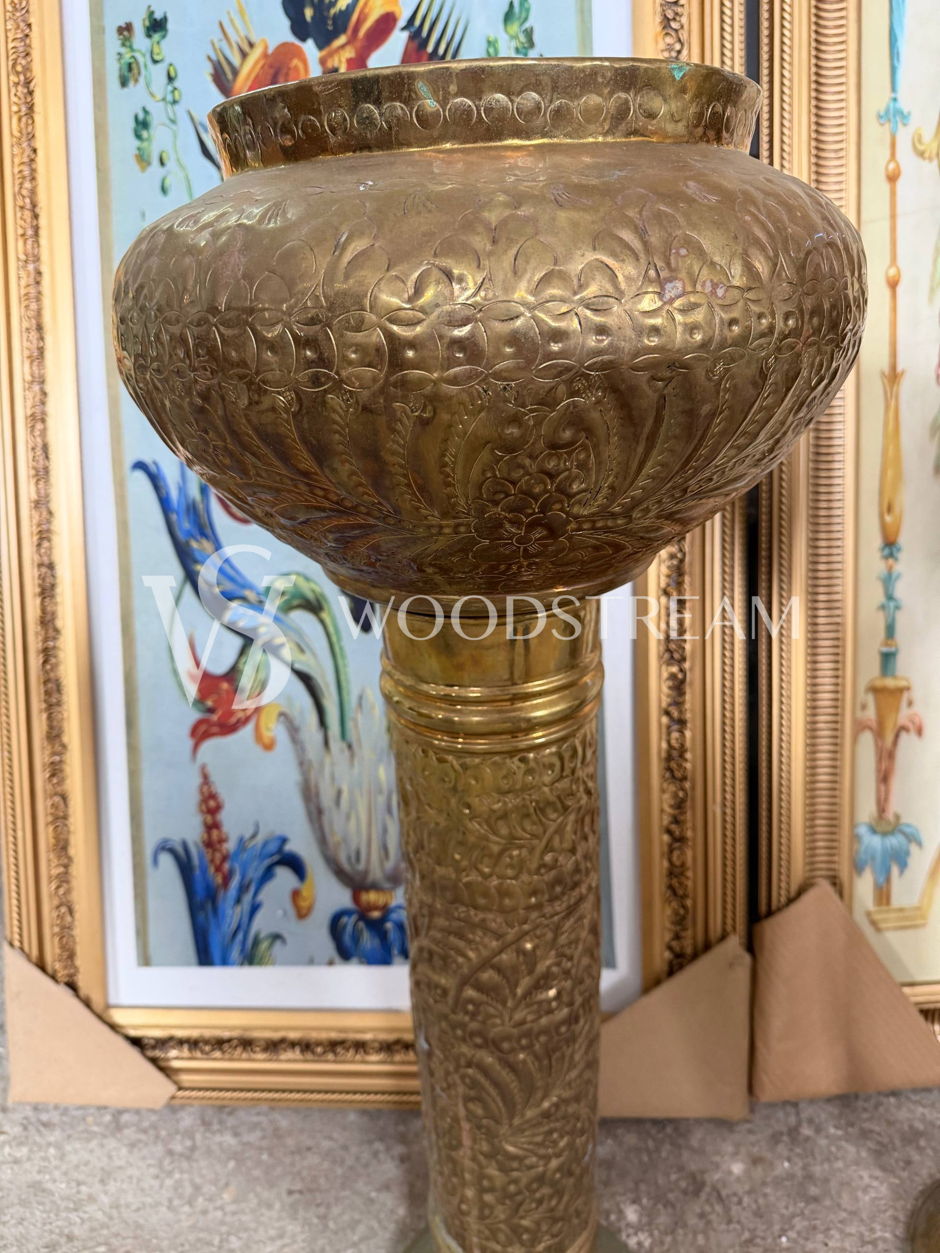 Вазон/Кашпо на подставке/постаменте 2 штуки