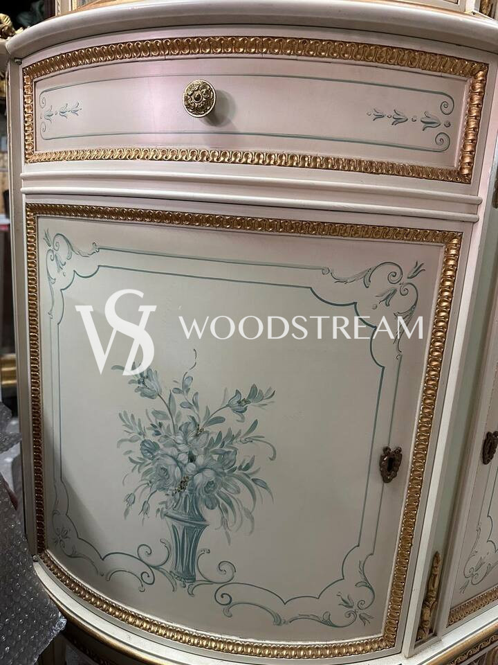 Витрина в стиле Людовика XVI