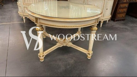 Стол в стиле Людовика XVI